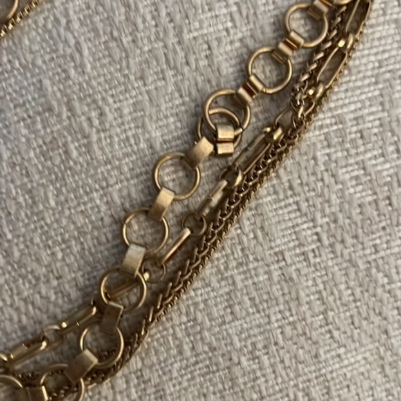 Short necklace - Picture 4 of 5